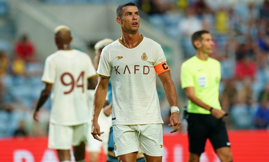 instagram-tra-tien-cuc-khung-cho-ronaldo